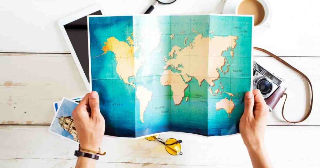 世界地図を広げる